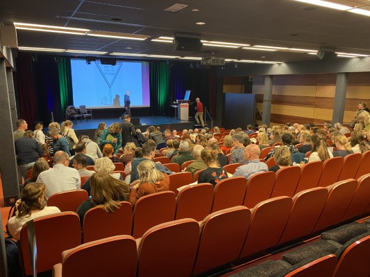 Symposium 'Korte lontjes en machogedrag'